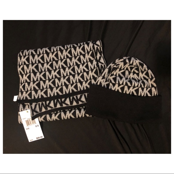 MICHAEL KORS NEVER WORN SCARF AND HAT - Picture 1 of 1